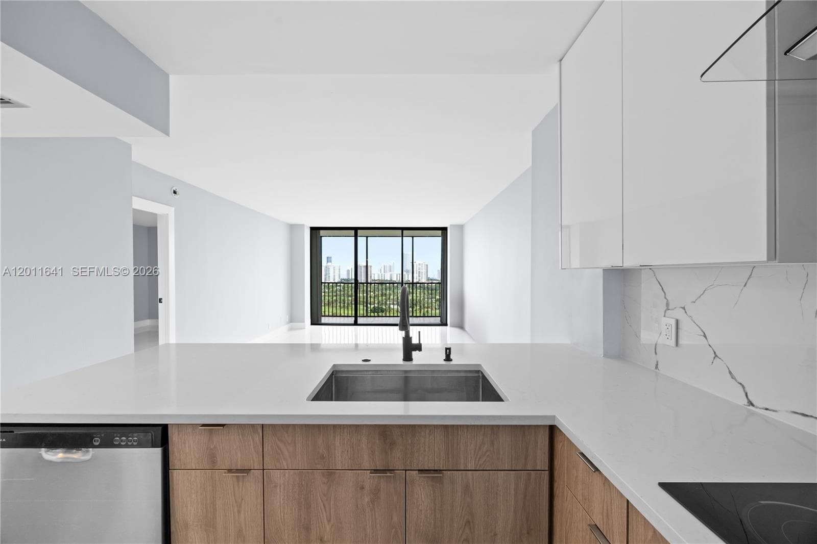 20335 W Country Club Dr # 1905, Aventura FL 33180 photo 2