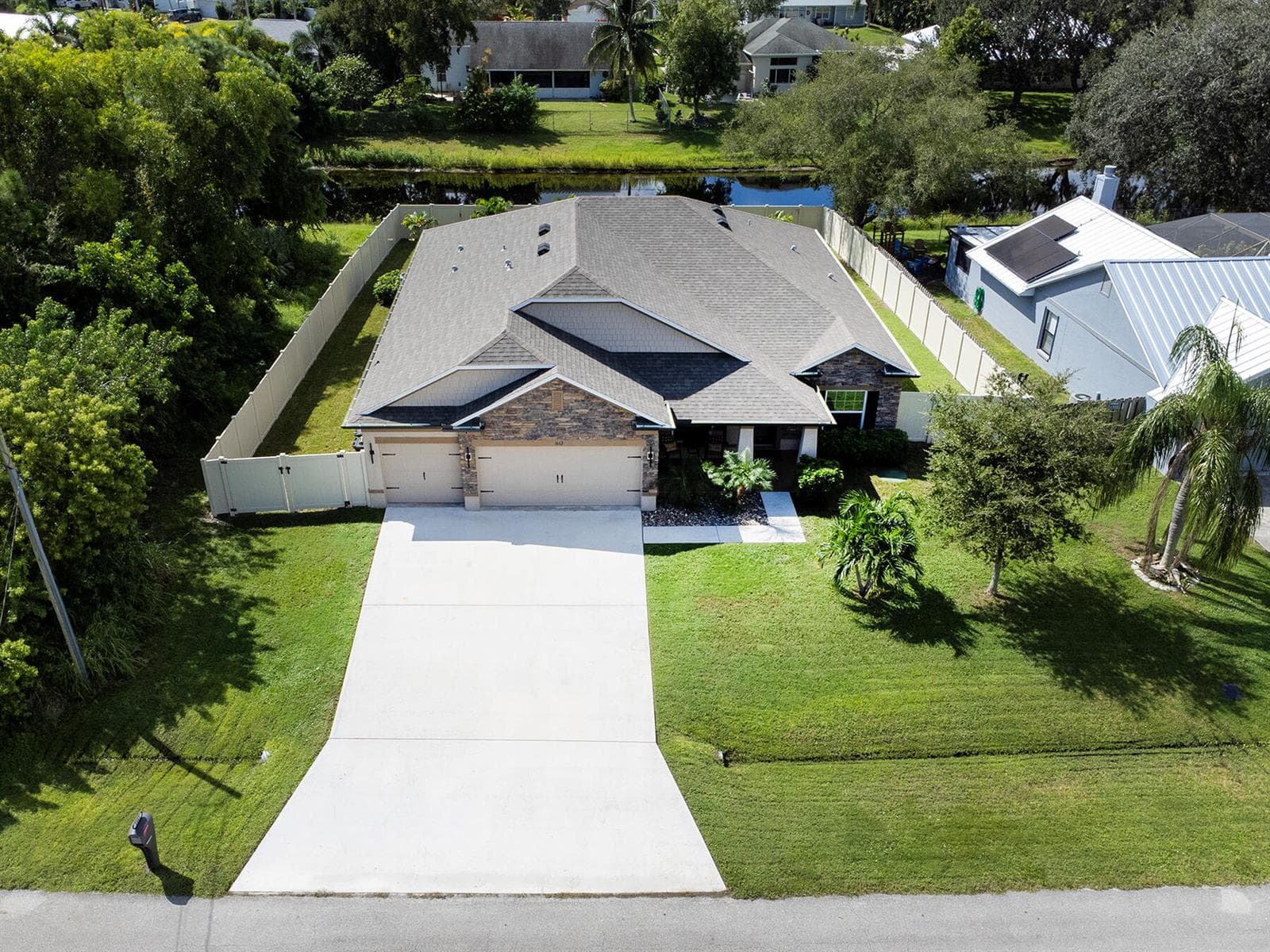 1662 SE North Blackwell Drive, Port St. Lucie FL 34952 photo 2