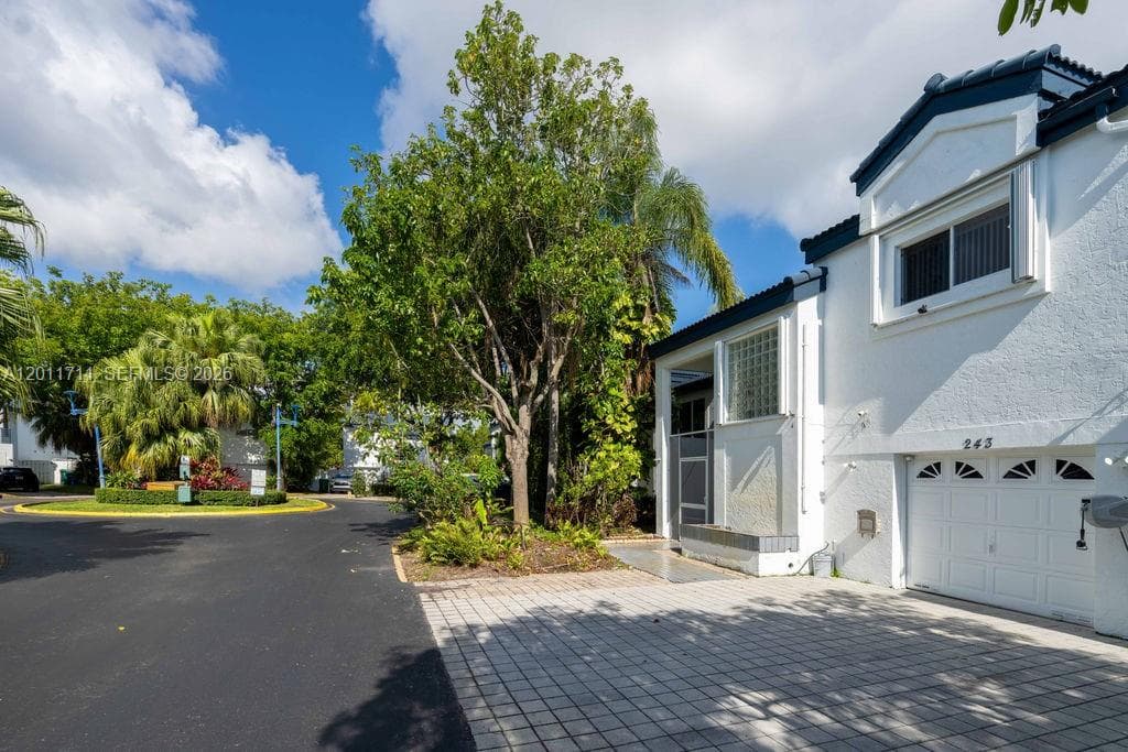 243 NE 212th Ter, Miami FL 33179 photo 2