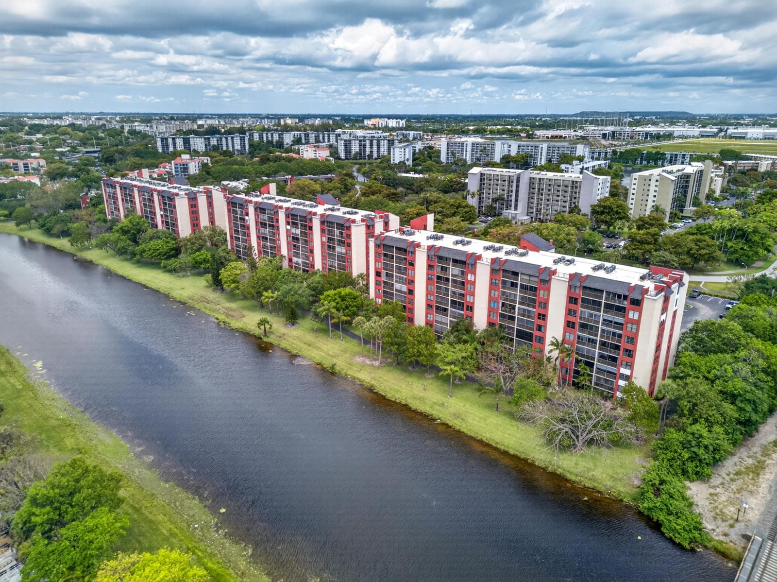 2200 S Cypress Bend Drive # 101, Pompano Beach FL 33069 photo 2