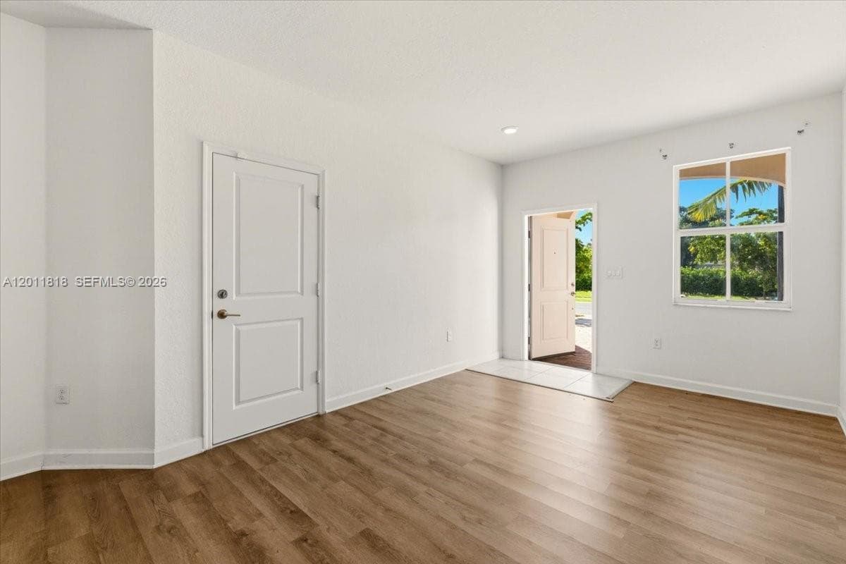 12865 NW 24th Ave, Miami FL 33167 photo 3