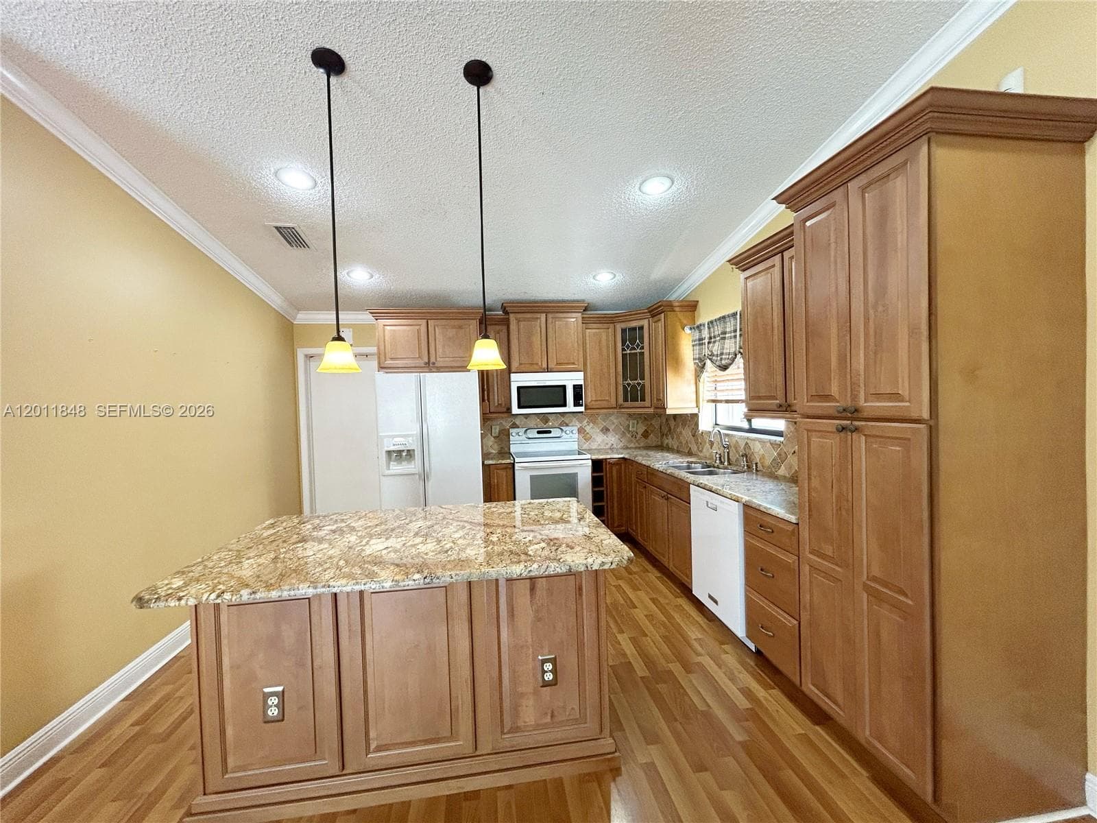 13931 SW 156th Ter, Miami FL 33177 photo 4