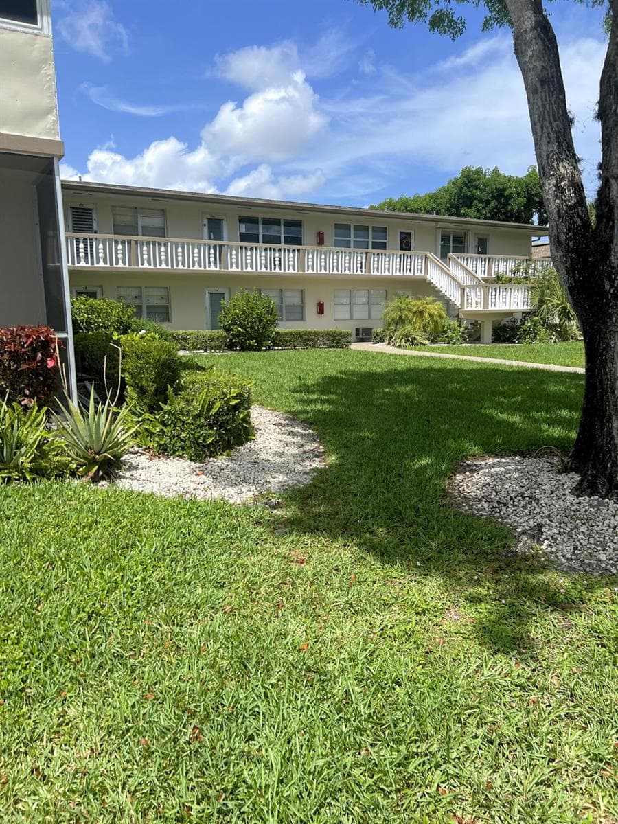 52 Dorchester, West Palm Beach FL 33417 photo 2