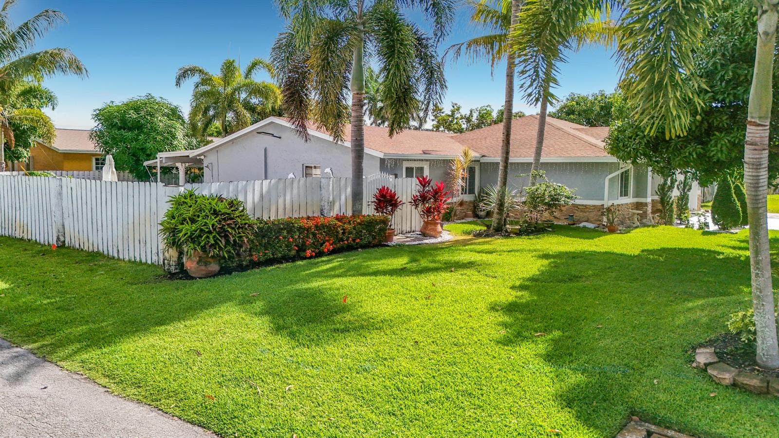 3119 Indian Trail, Lake Worth FL 33462 photo 4