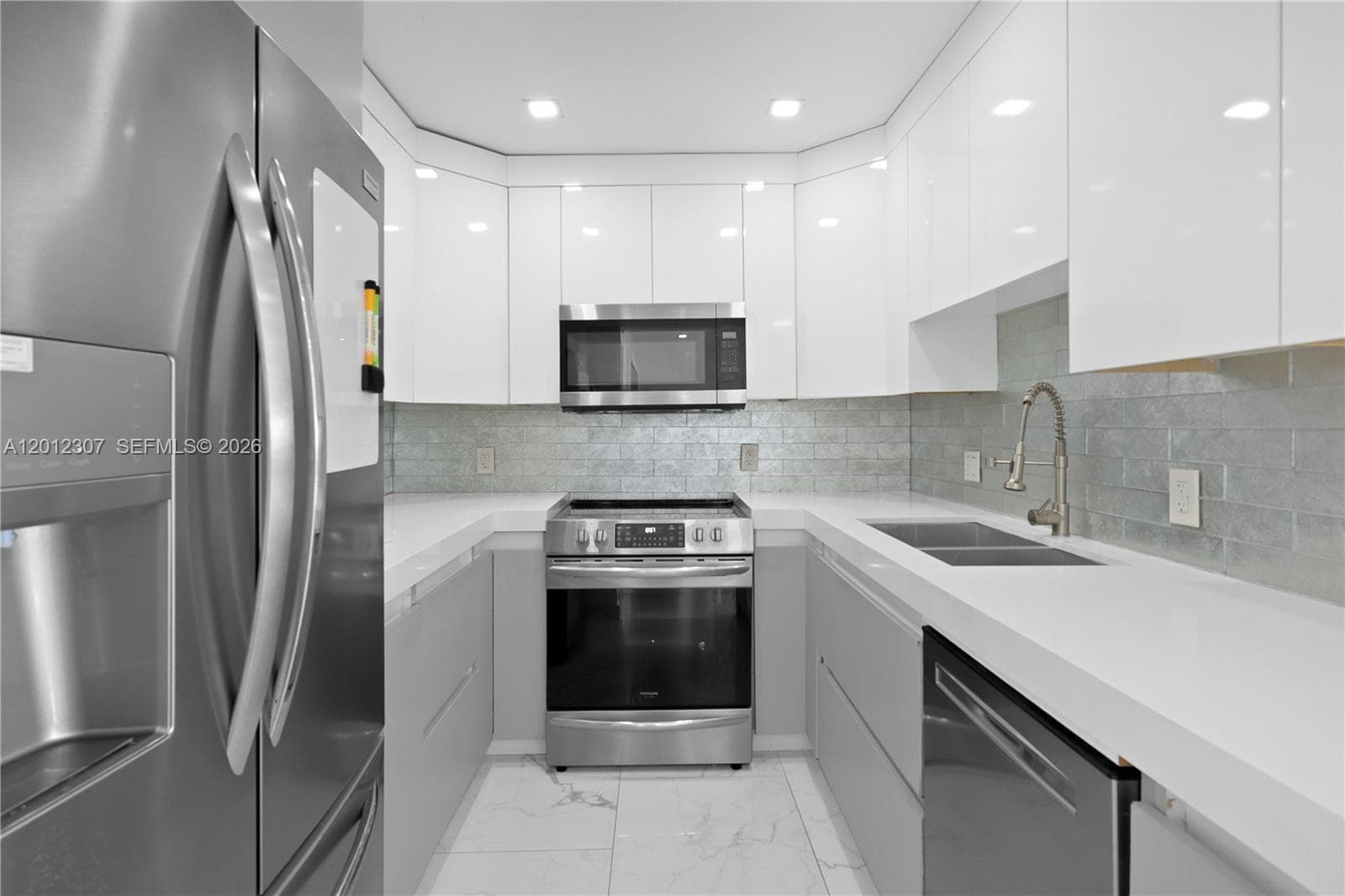 3675 N Country Club Dr # 2008, Aventura FL 33180