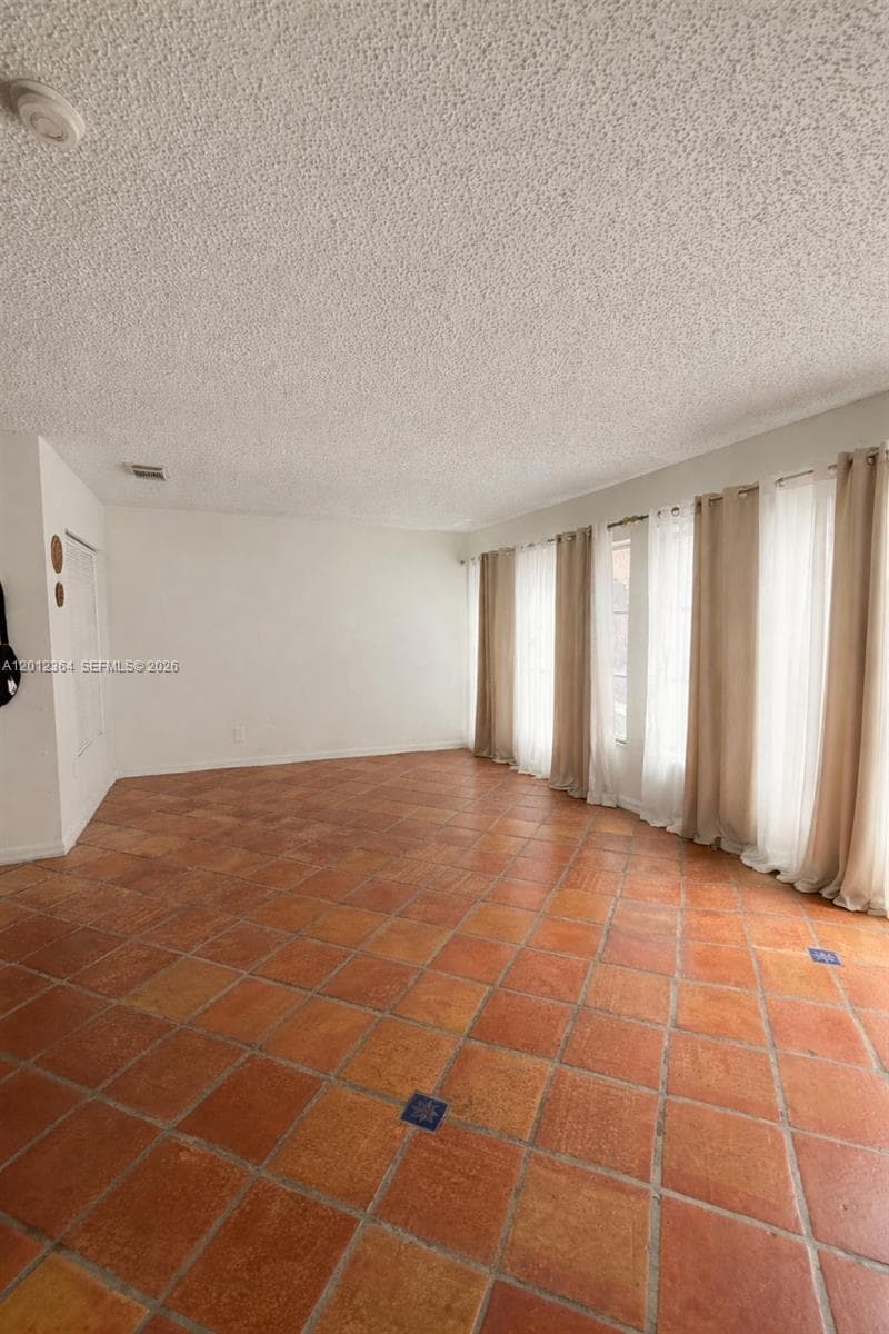 1045 NW 126th Pl, Miami FL 33182 photo 2