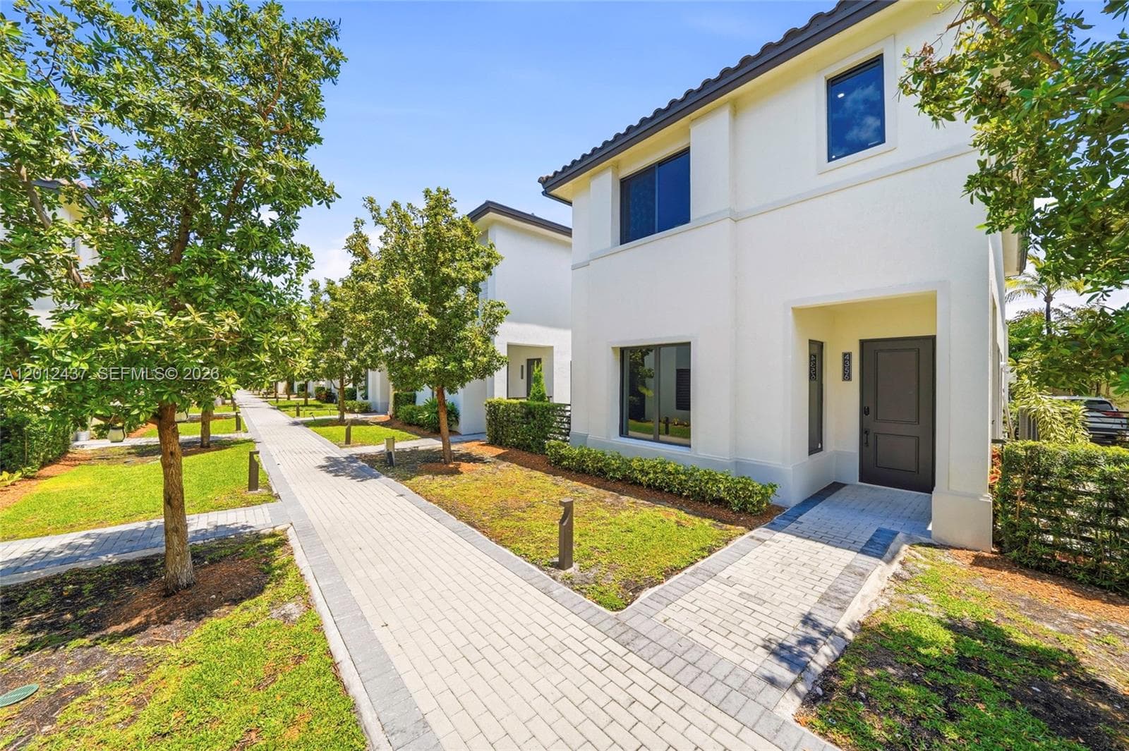 4356 NW 80th Ave, Doral FL 33166 photo 2