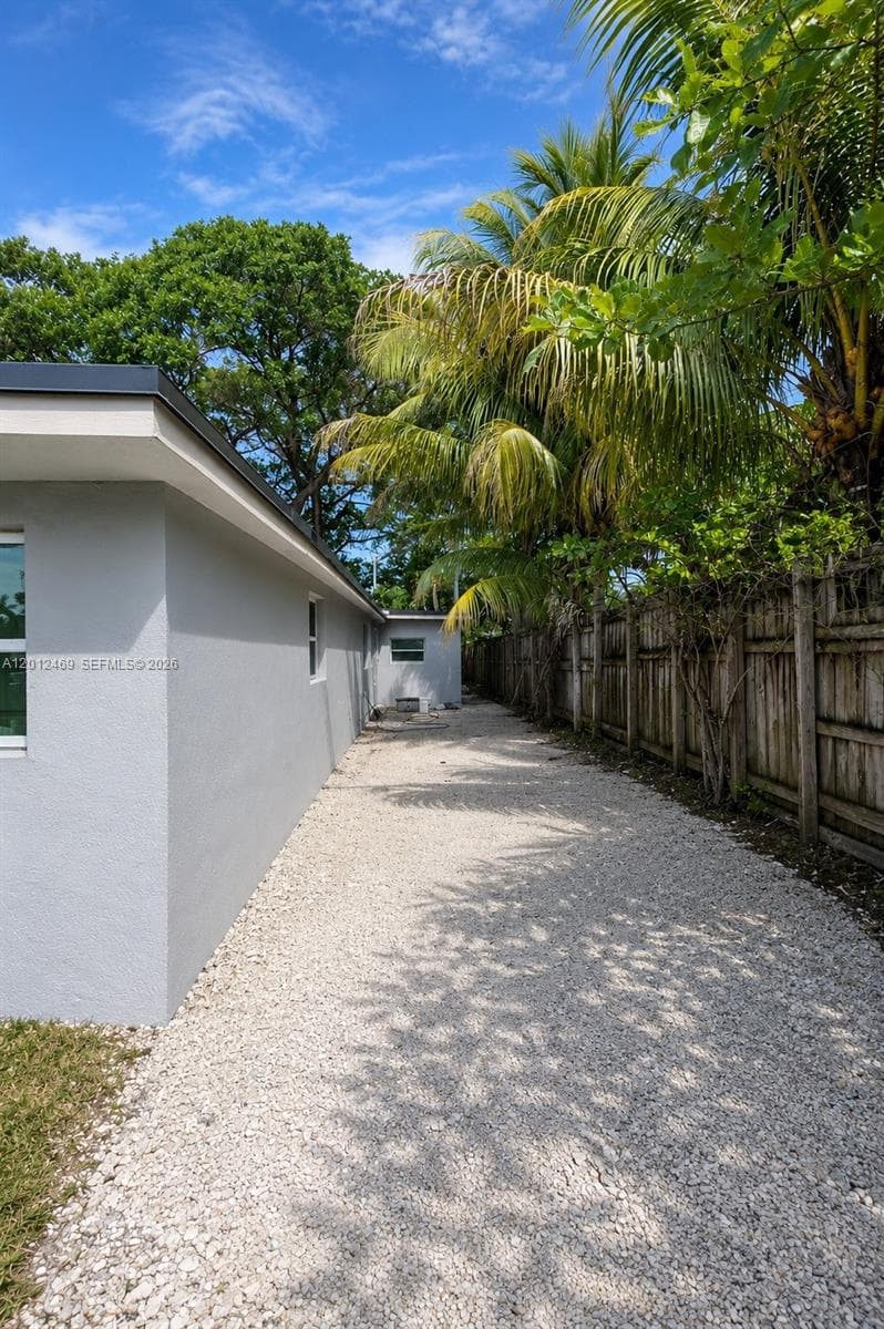 1861 NW 112th St, Miami FL 33167 photo 2