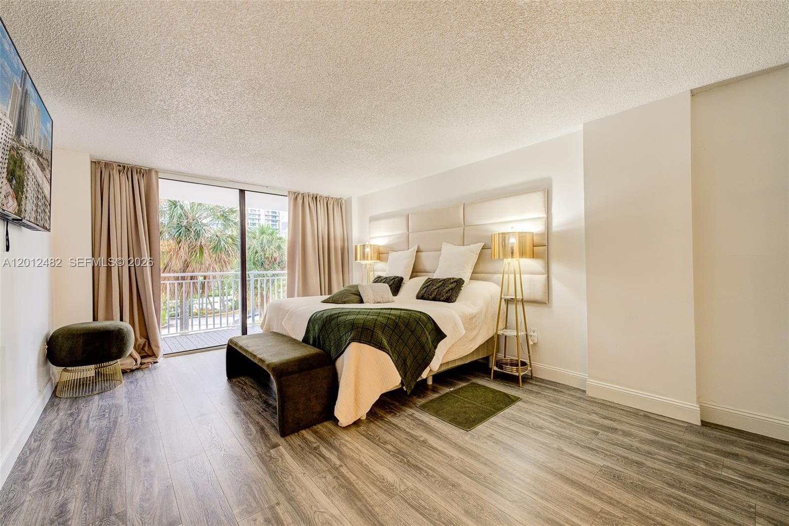 210 174th St # 312, Sunny Isles Beach, FL 33160 photo 4