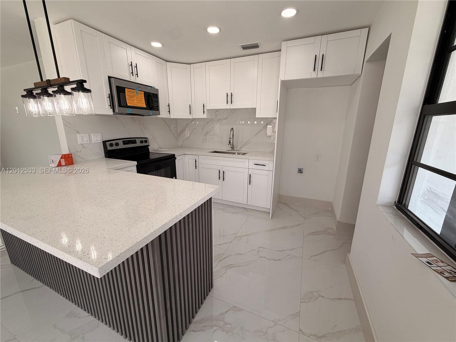 7600 Venetian St, Miramar FL 33023 photo 5