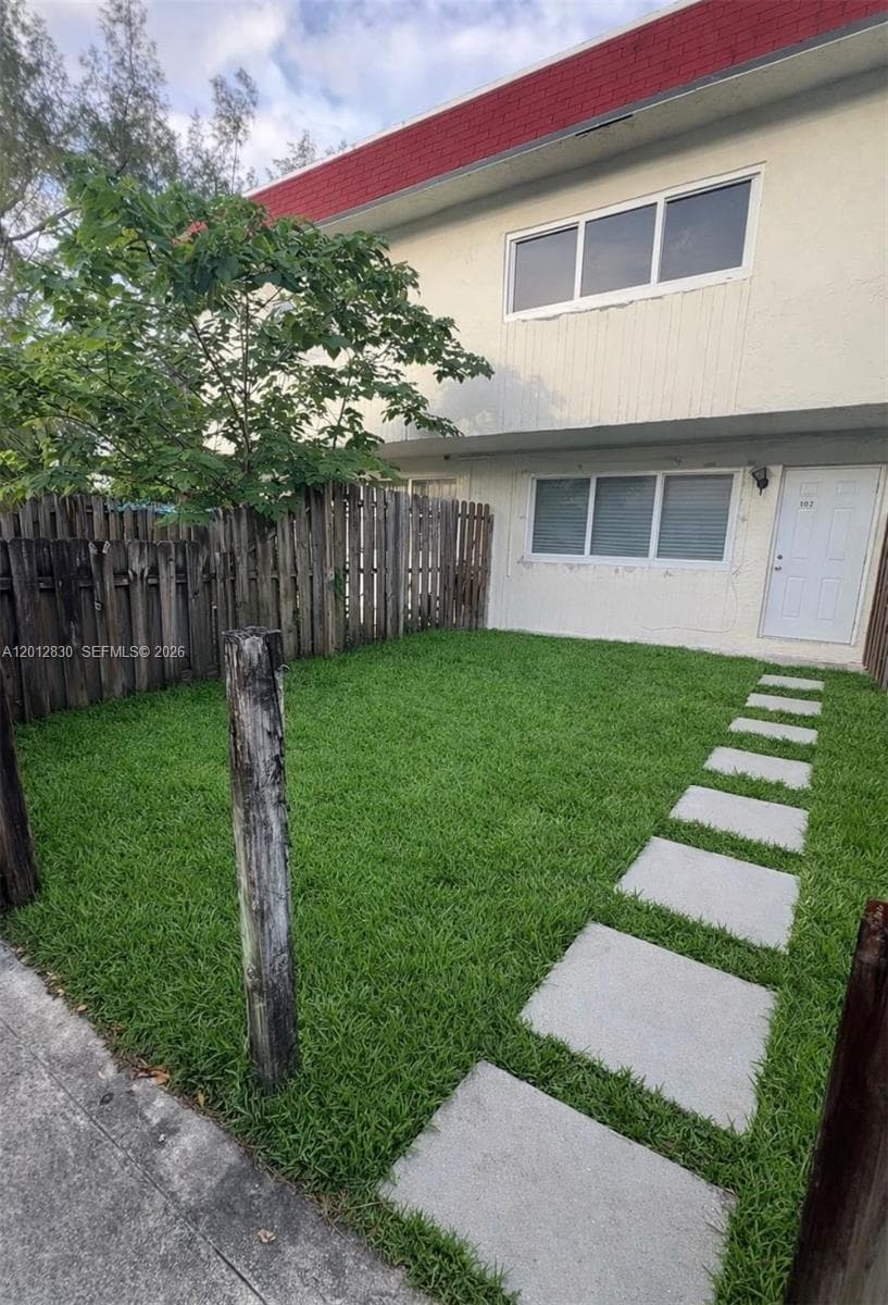 1560 NE 151st St # 102, Miami FL 33162