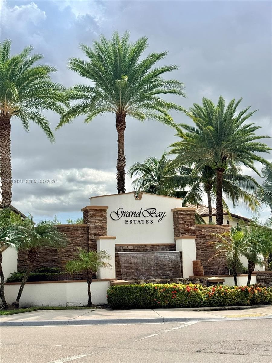 8640 NW 101st Pl, Doral FL 33178