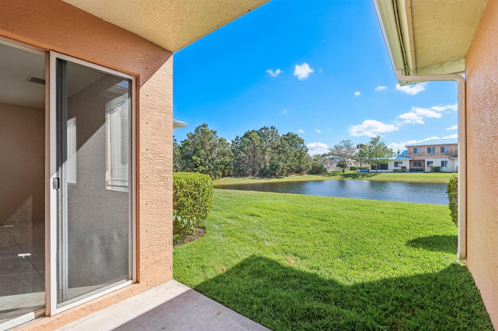 2584 SW Stockbridge Sq Square SW, Vero Beach FL 32962 photo 3