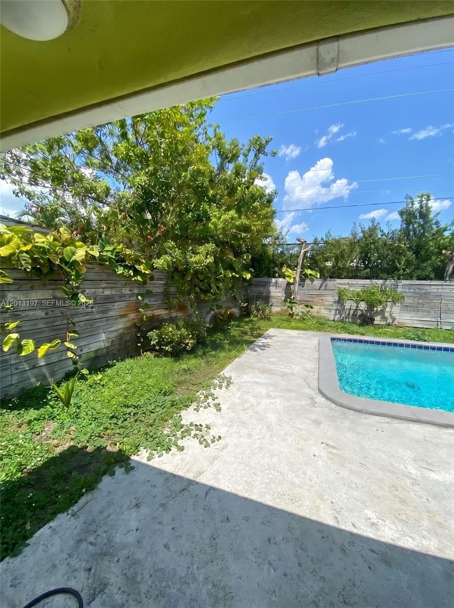 21335 NE 19th Ct, Miami FL 33179 photo 3