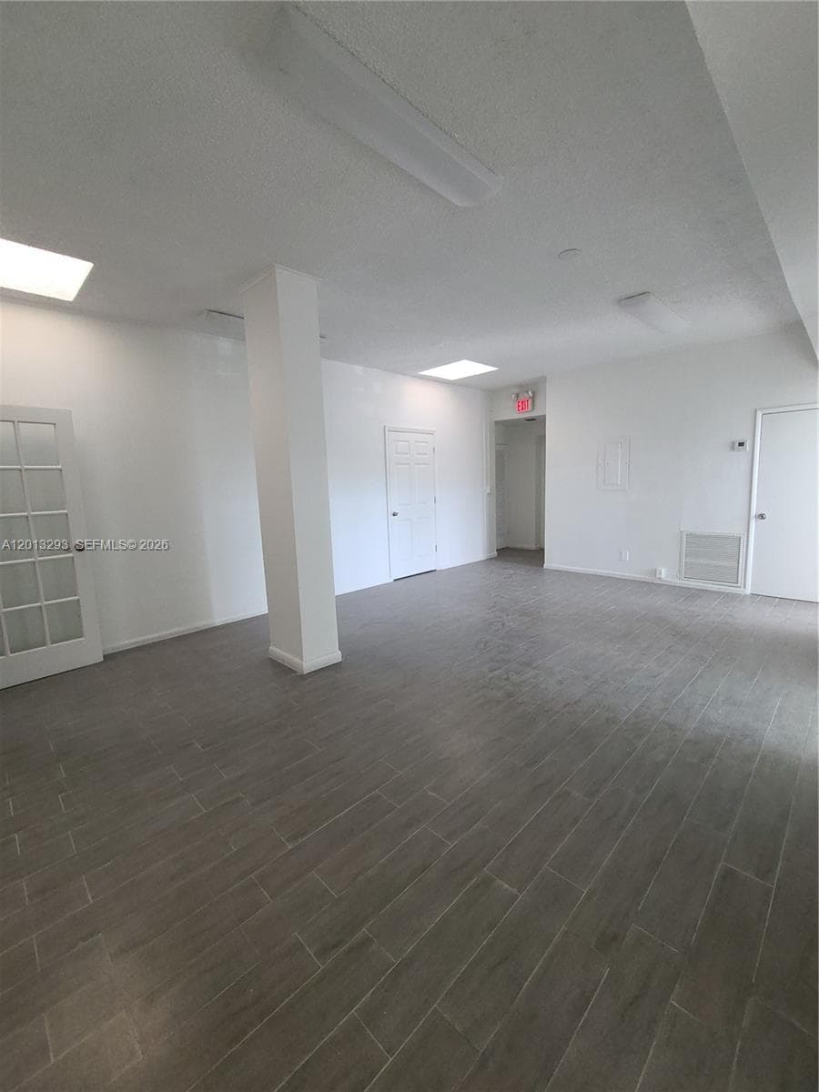 2406 E Oakland Park Blvd, Fort Lauderdale FL 33306 photo 3