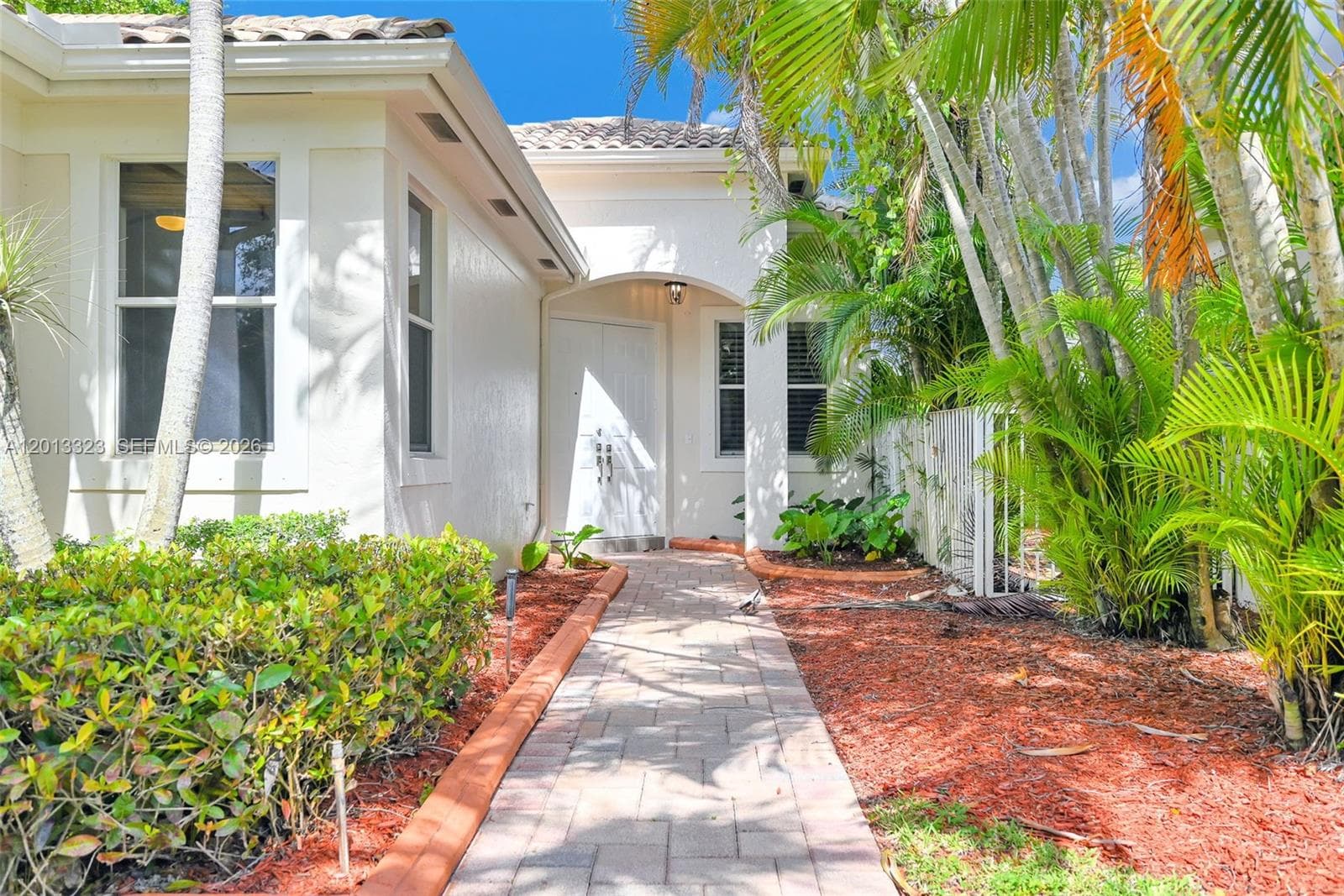 2553 Bay Pointe Drive, Weston FL 33327 photo 4