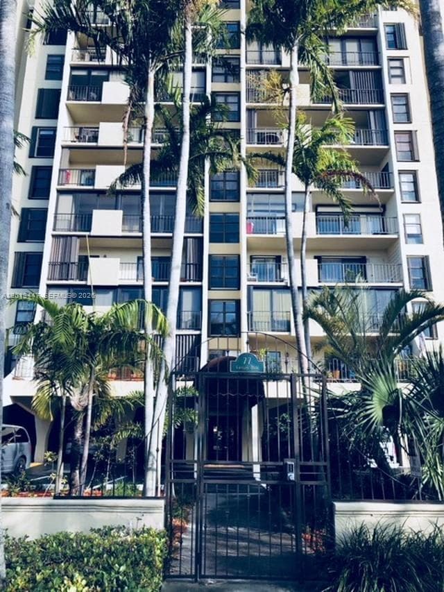 77 Crandon Blvd # 2E, Key Biscayne FL 33149