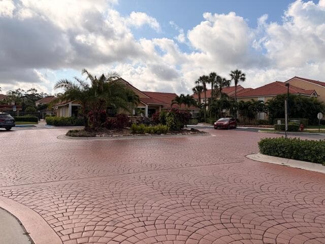 5661 Riverside Drive, Coral Springs FL 33067 photo 2