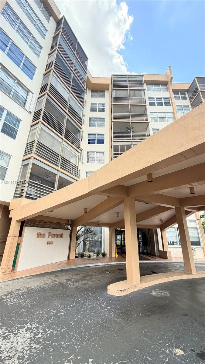 900 Saint Charles Pl # 520, Pembroke Pines FL 33026