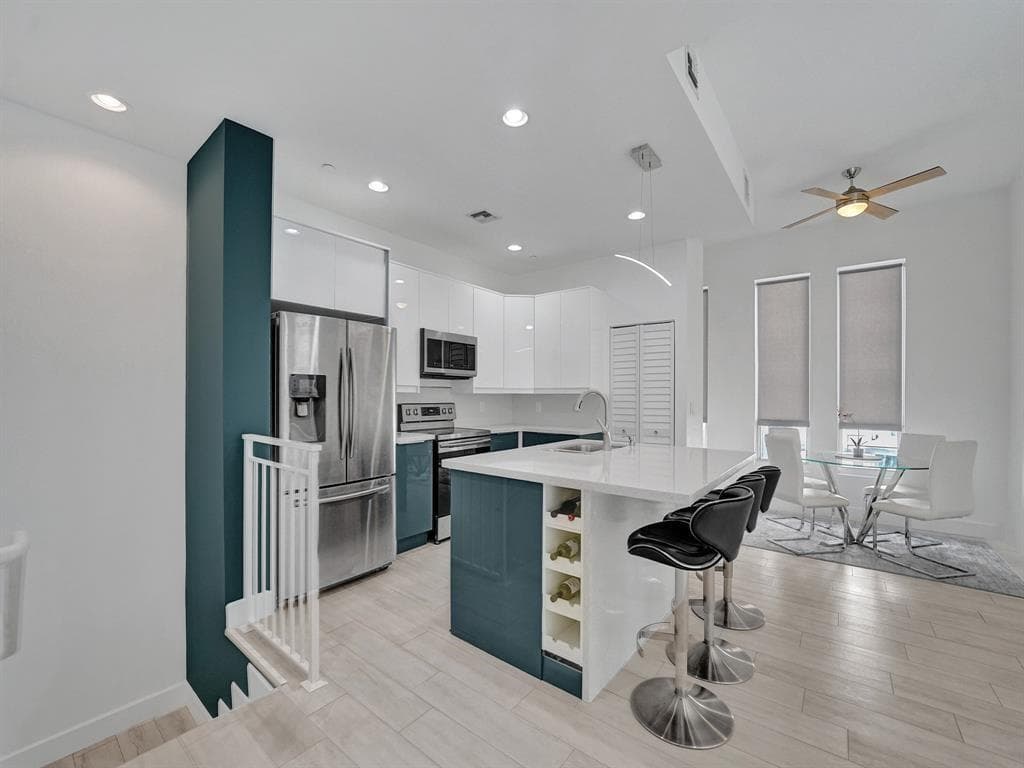 703 SE 16th Court, Fort Lauderdale FL 33316 photo 4