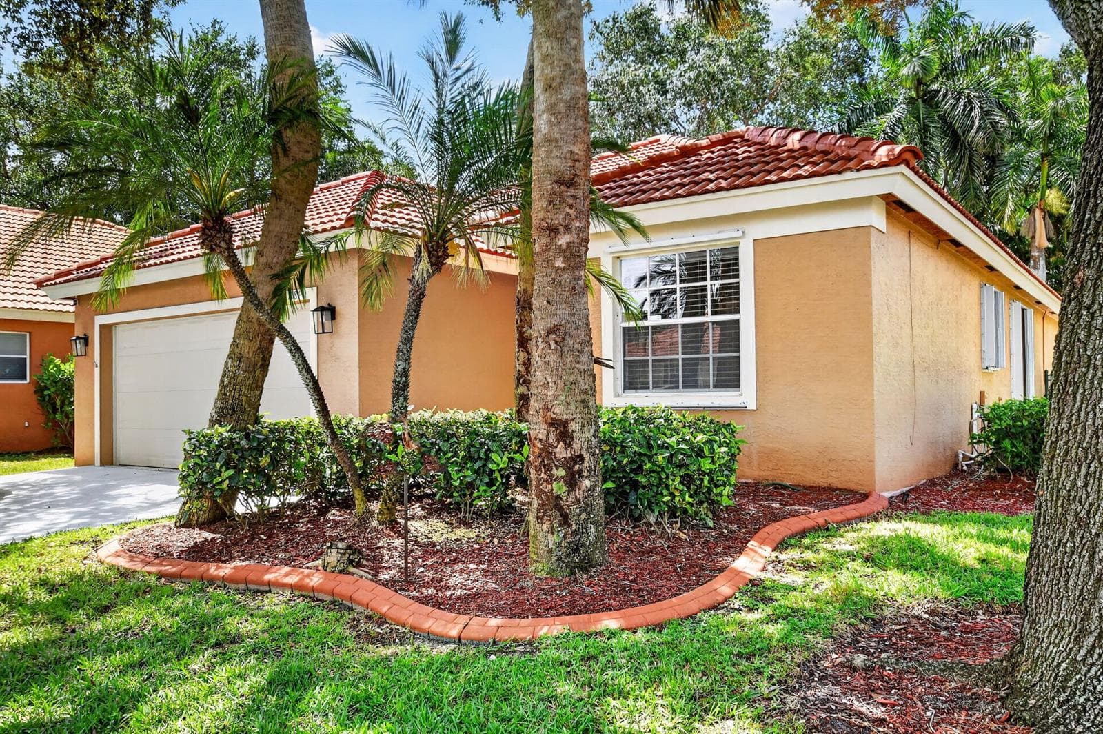 1084 Aspri Way, Riviera Beach FL 33418 photo 3