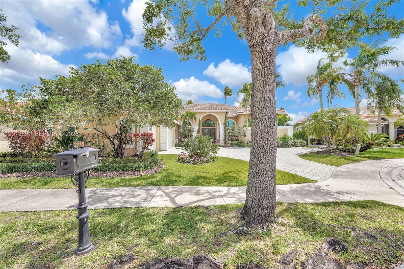 2715 Edgewater Court, Weston FL 33332 photo 4
