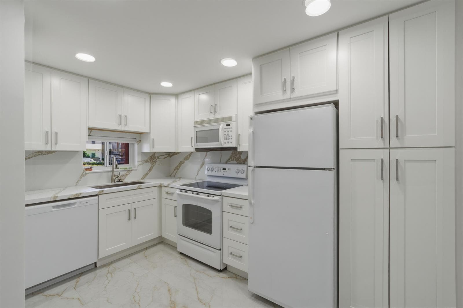 371 S Hollybrook Drive # 106, Pembroke Pines FL 33025