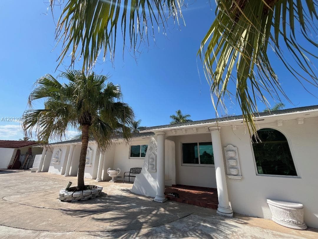 2525 SW 107th Ct, Miami FL 33165 photo 3