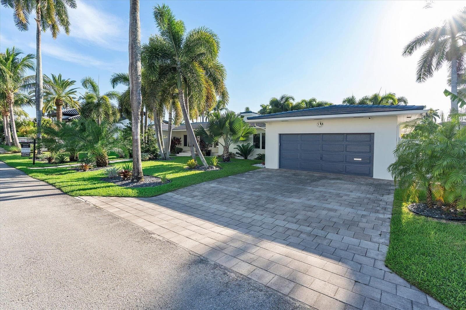 207 Royal Palm Drive, Fort Lauderdale FL 33301