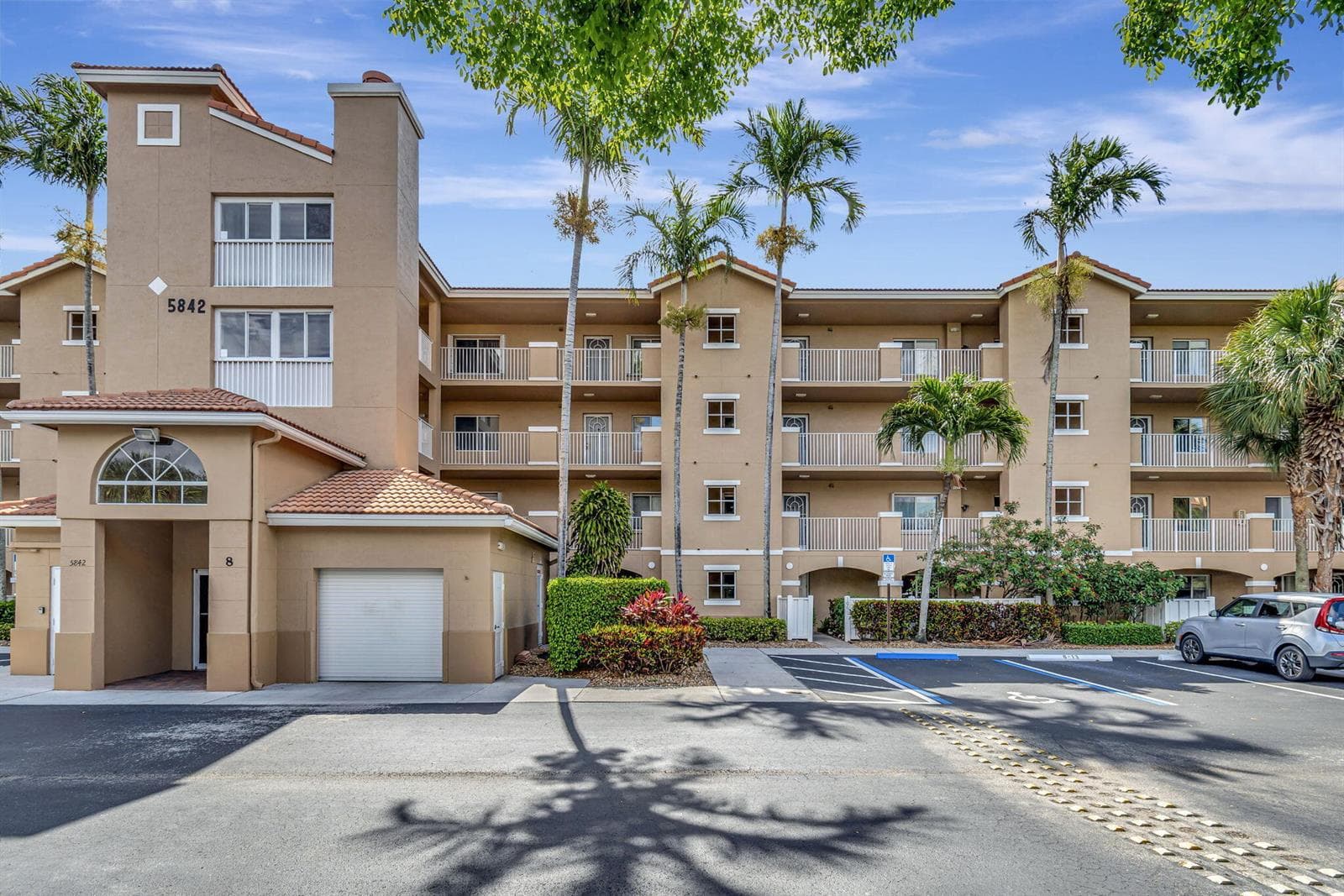 5842 Crystal Shores Drive # 105, Boynton Beach FL 33437 photo 2