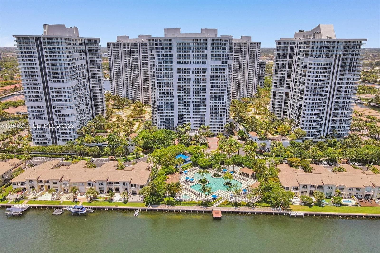 21050 Point Pl # 302, Aventura FL 33180 photo 2