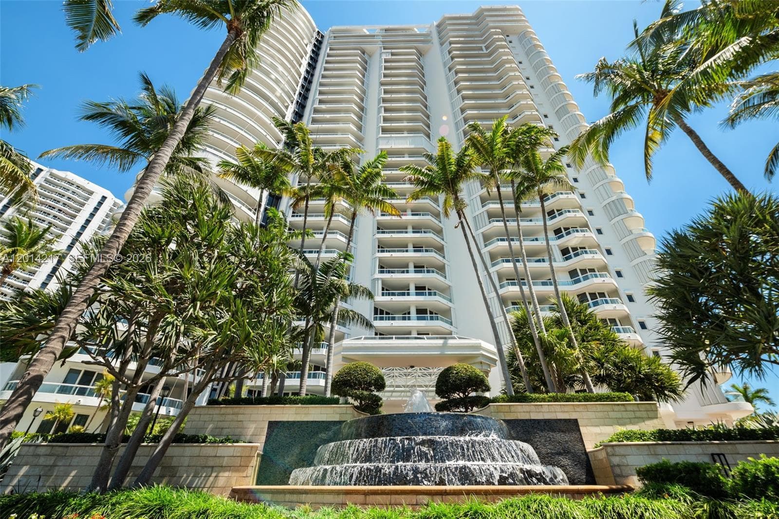 21050 Point Pl # 302, Aventura FL 33180