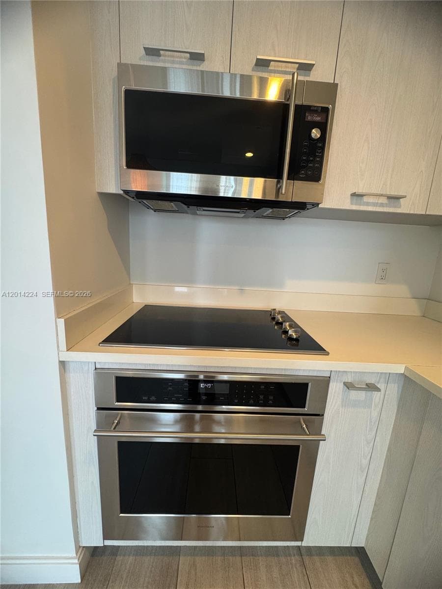 45 SW 9th St # 1104, Miami FL 33130 photo 3