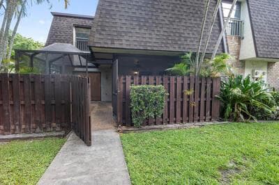 2561 NW 99th Avenue, Coral Springs FL 33065 photo 2