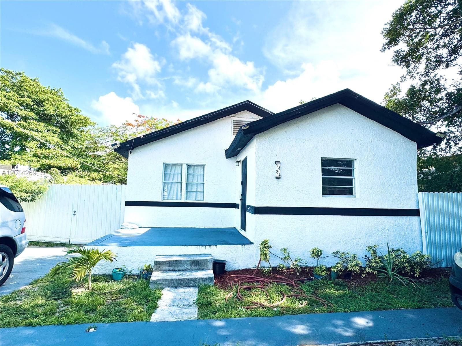 1484 NW 60th St, Miami FL 33142 photo 2