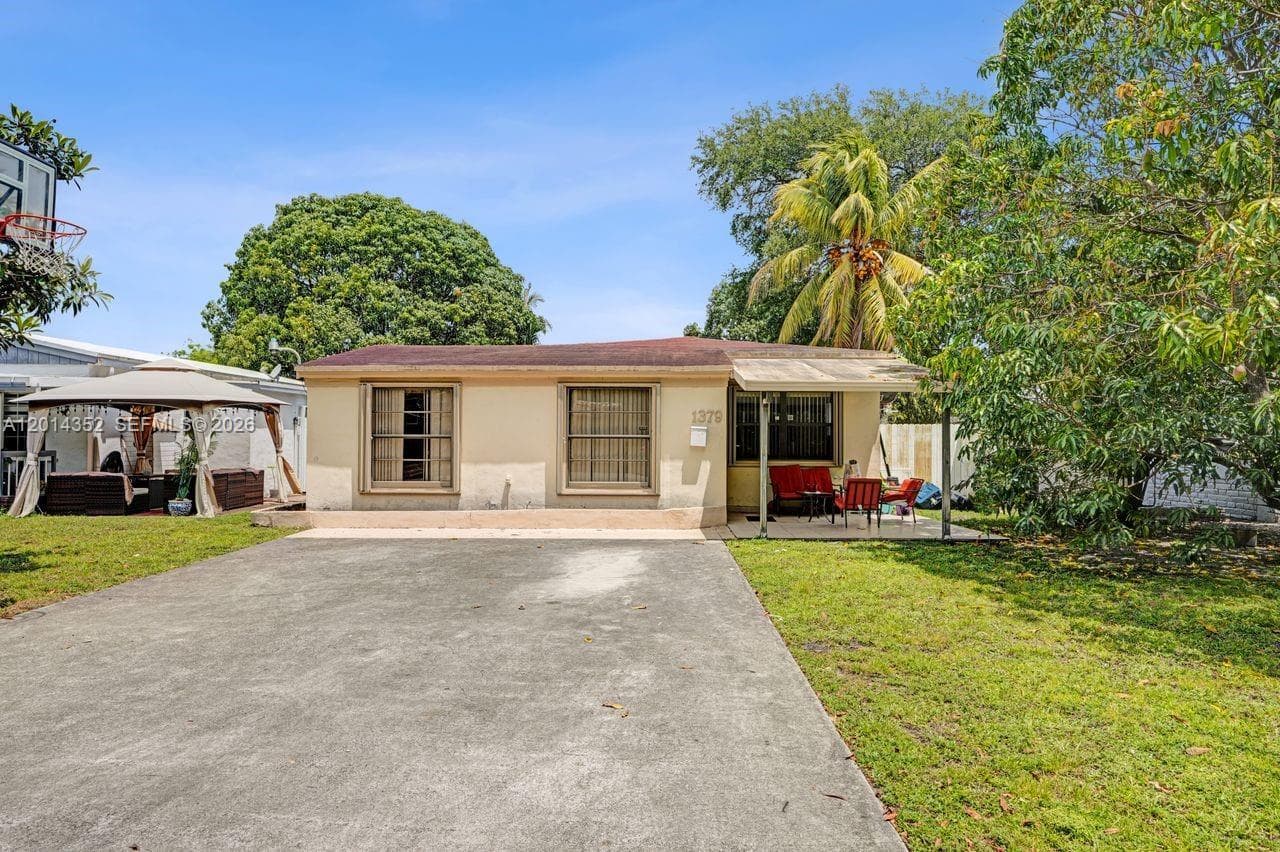 1379 NE 177th St, North Miami Beach FL 33162 photo 4