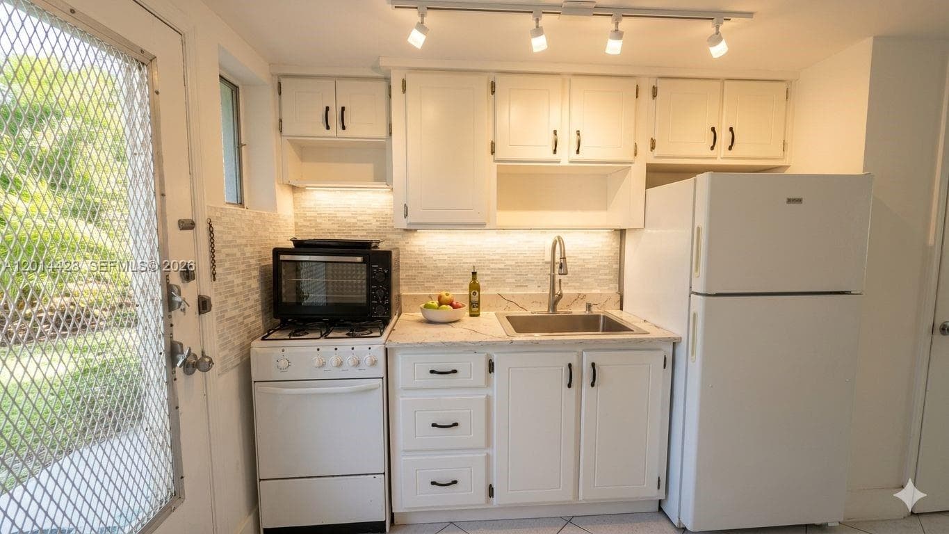 6490 Collins Ave # 14, Miami Beach FL 33141 photo 2
