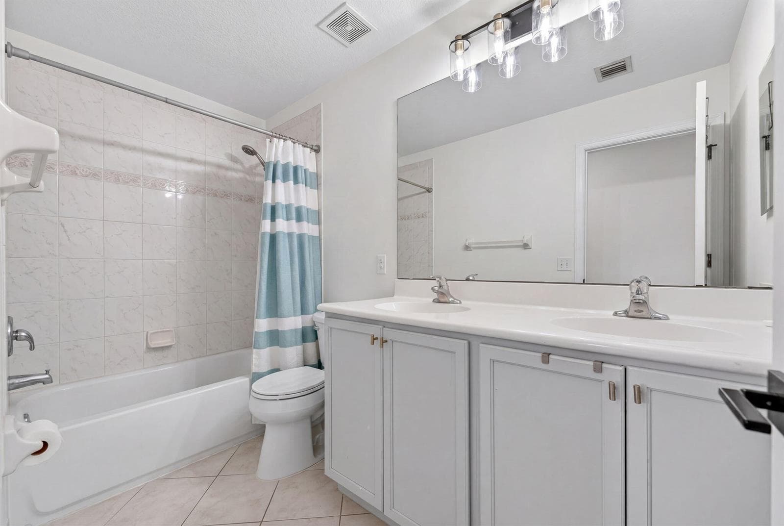 5951 Manchester Way, Tamarac FL 33321 photo 5