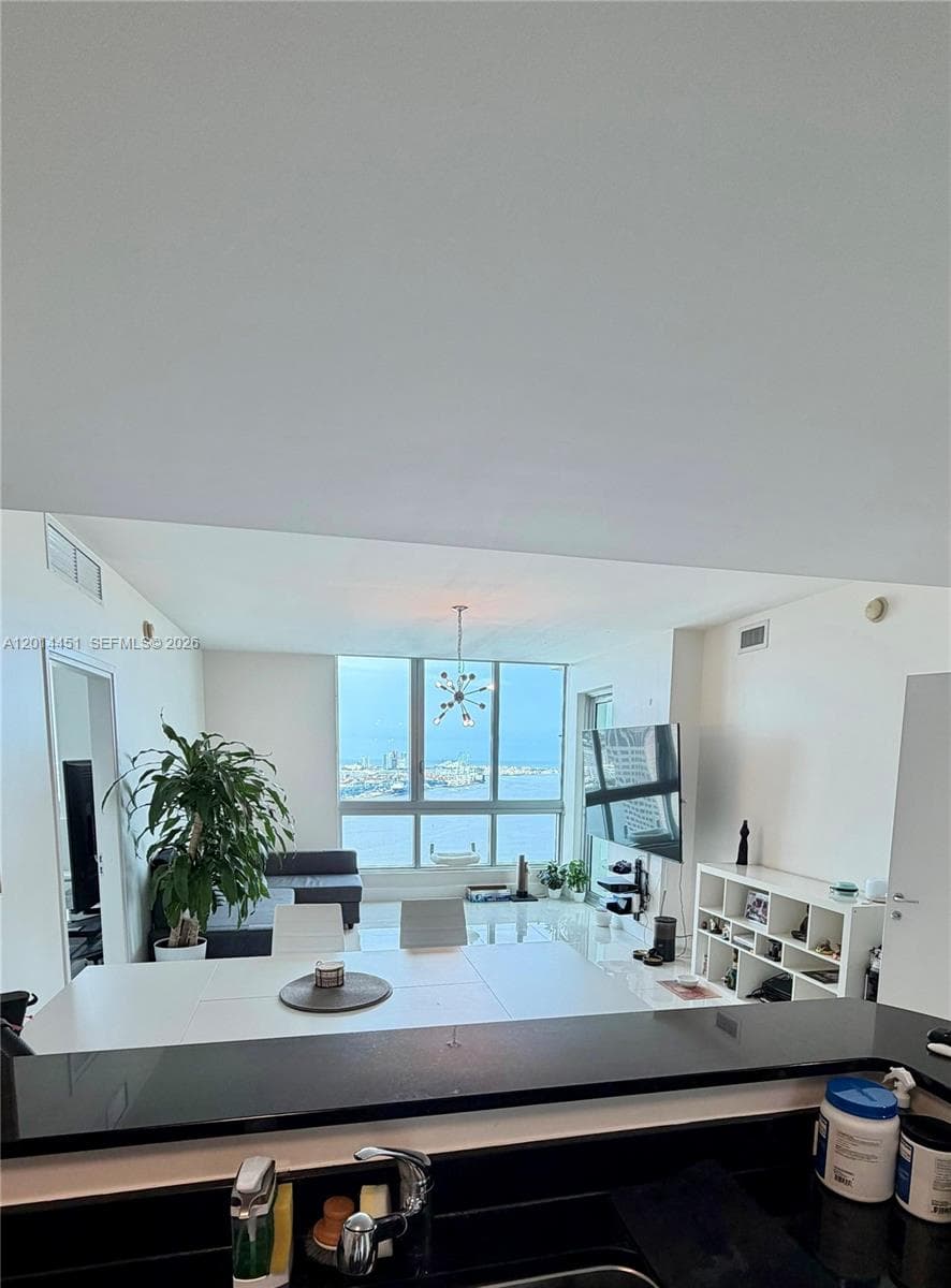300 S Biscayne Blvd # 3212, Miami FL 33131 photo 5