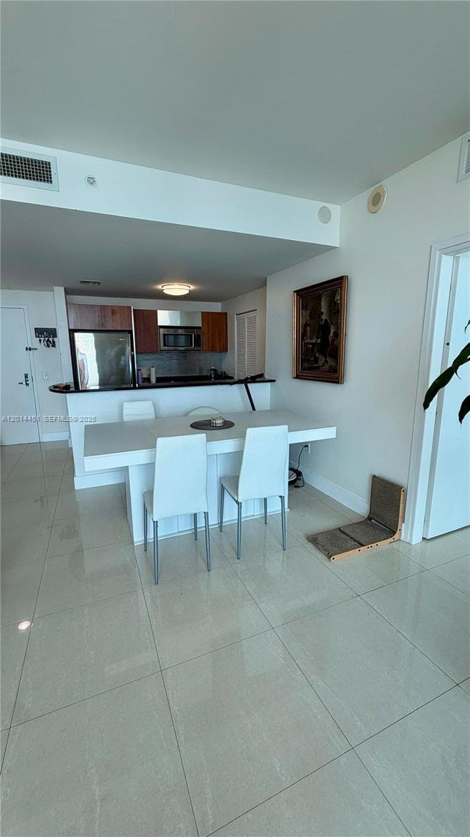 300 S Biscayne Blvd # 3212, Miami FL 33131 photo 4