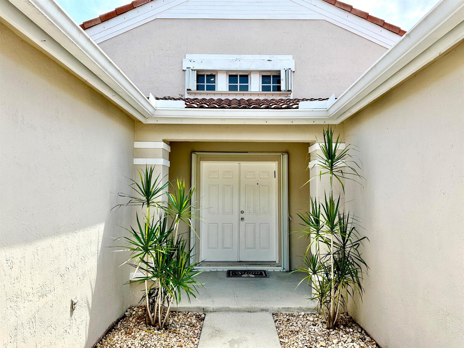 386 Carrington Drive, Weston FL 33326 photo 2