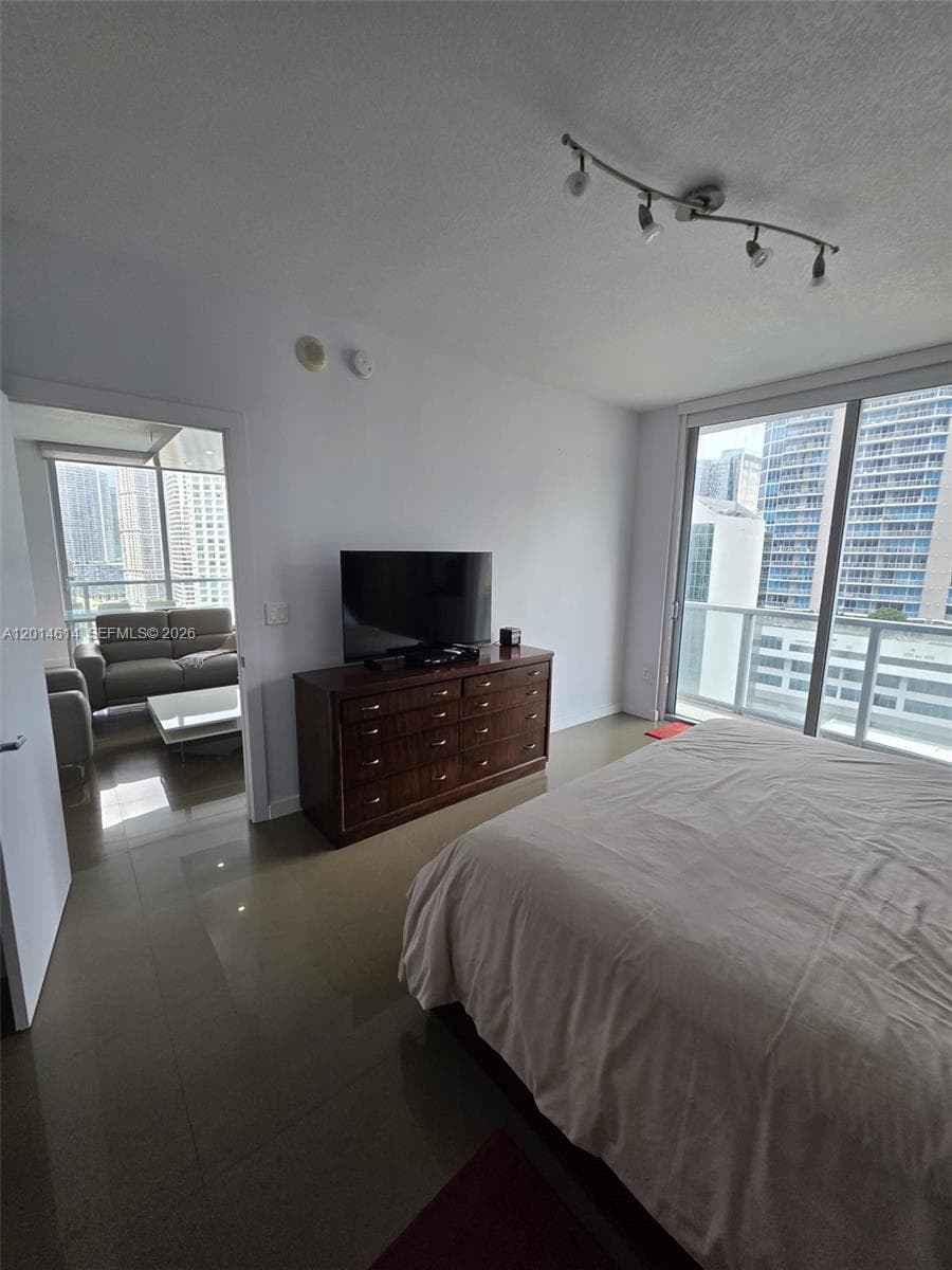 1060 Brickell Ave # 2201, Miami FL 33131 photo 3