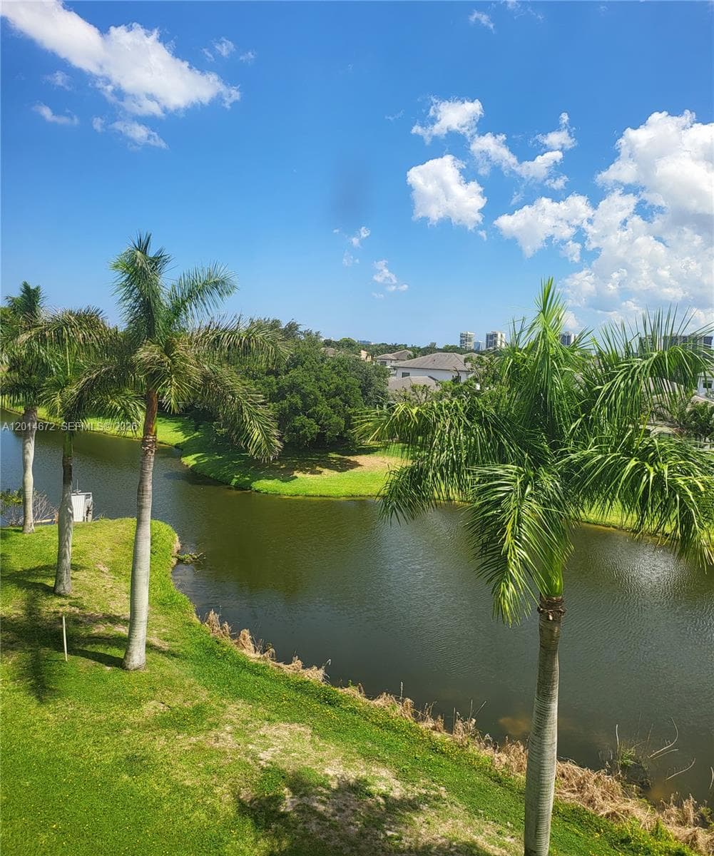 3640 Whitehall Dr # 406, West Palm Beach FL 33401 photo 4