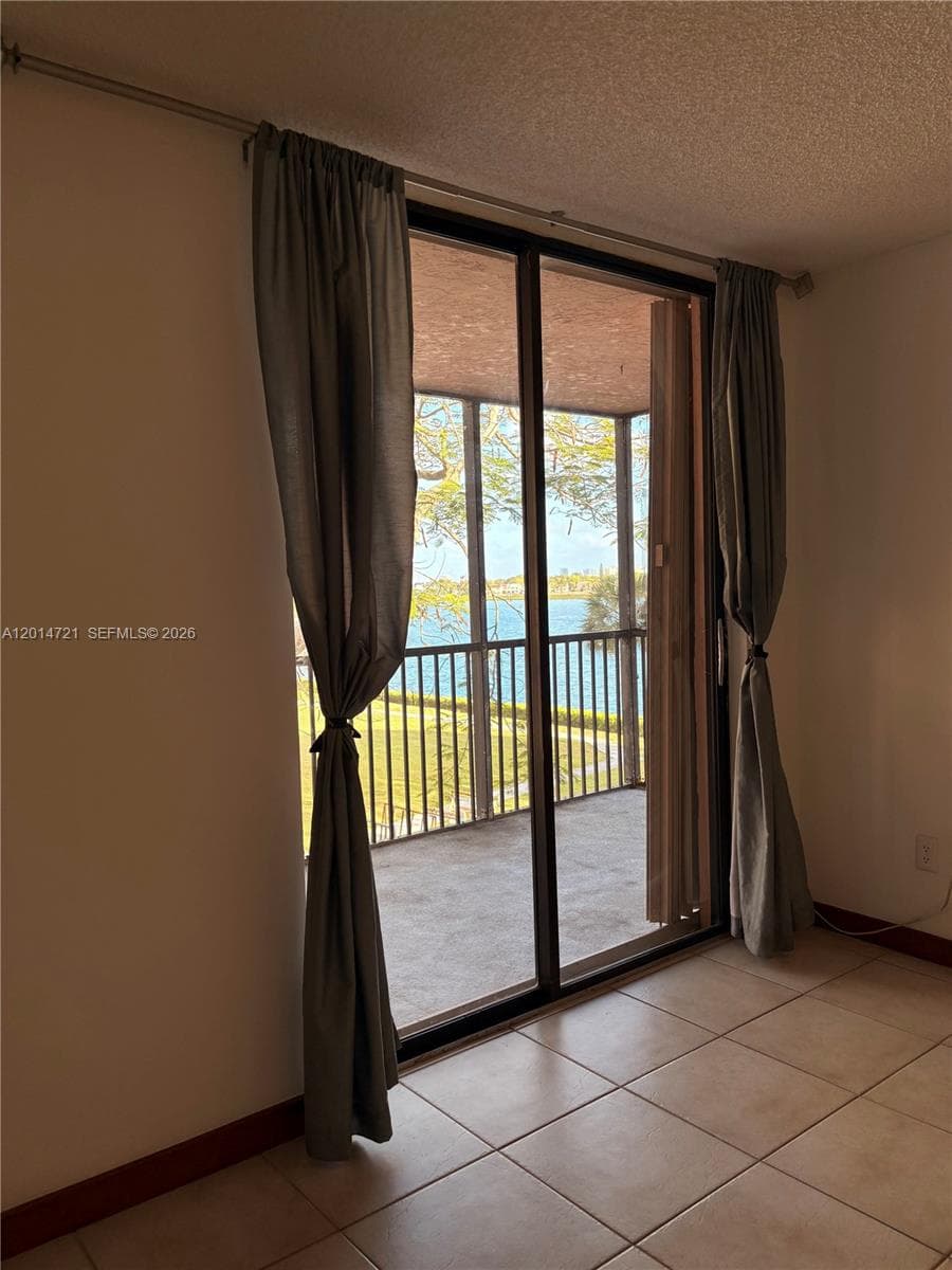 20860 San Simeon Way # 6, Miami FL 33179 photo 4