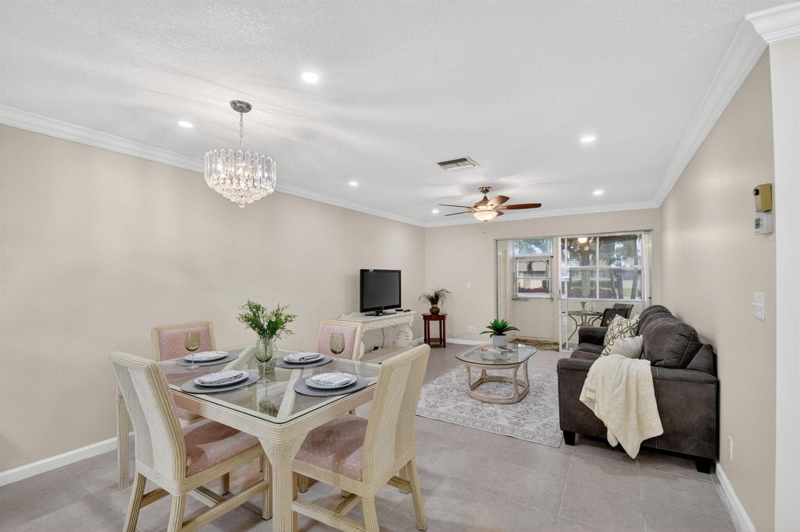 2787 Dudley Dr Apt D, West Palm Beach FL 33415 photo 2