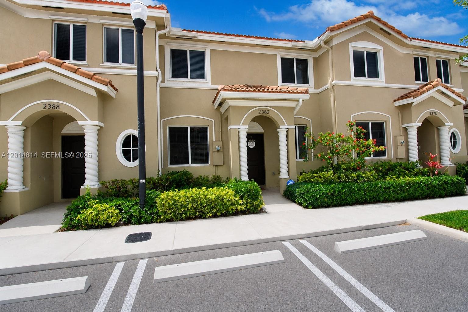 2382 SE 10th St, Homestead FL 33035