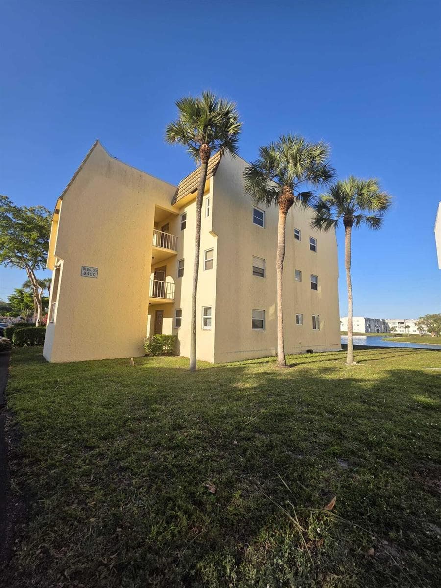 8400 Sunrise Lakes Boulevard # 107, Sunrise FL 33322 photo 2