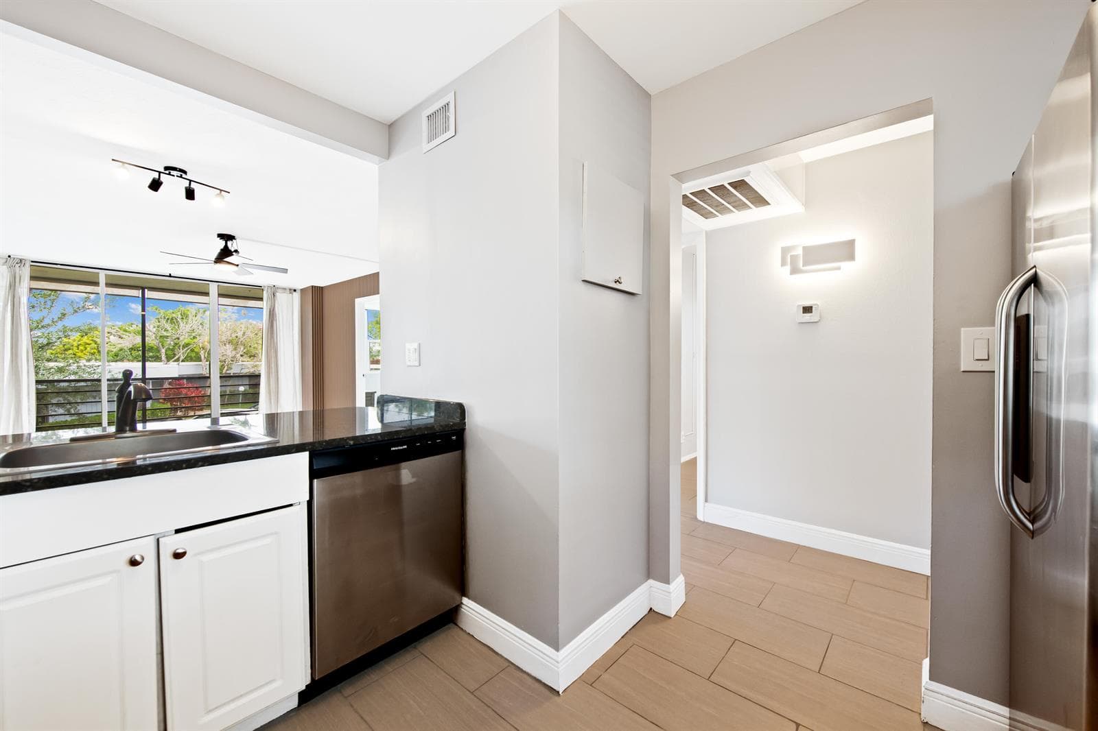 113 Royal Park Drive # 2h, Oakland Park FL 33309 photo 3