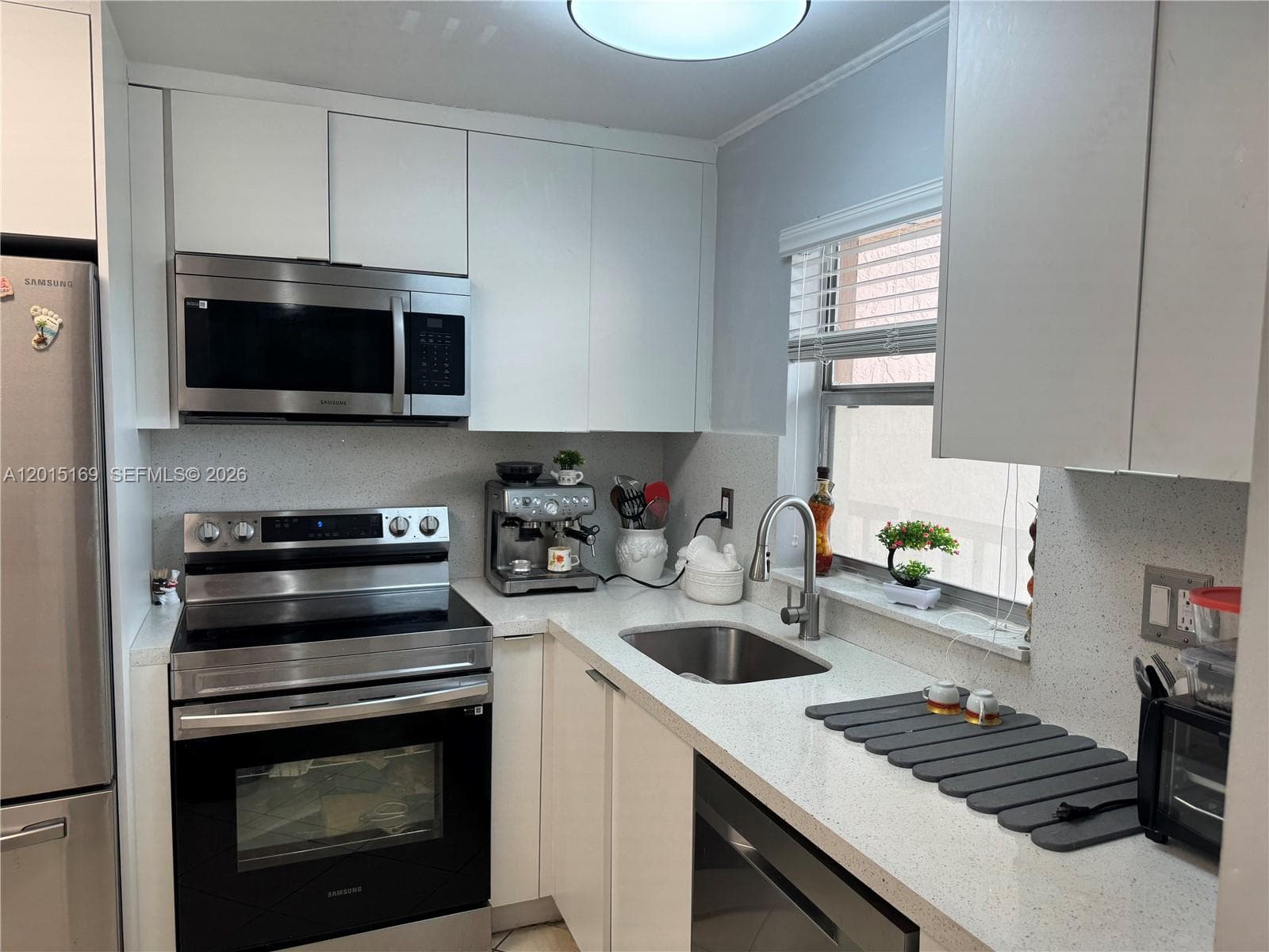 9580 Sunrise Lakes Blvd # 211, Sunrise FL 33322 photo 2