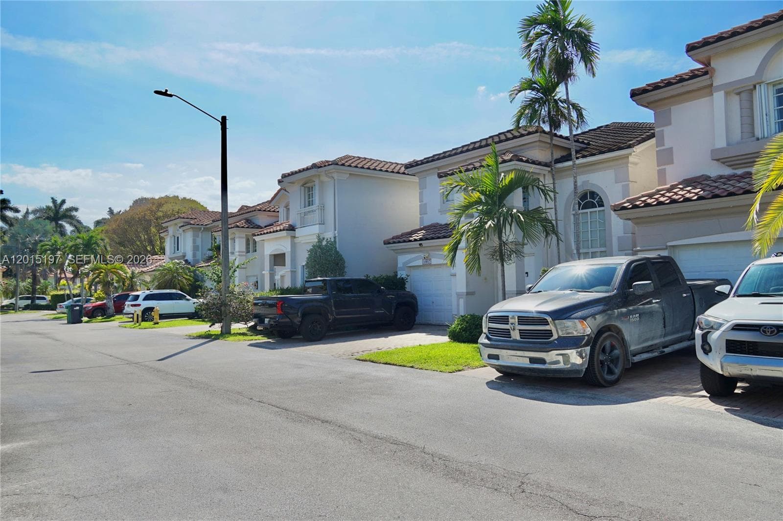10913 NW 67th St, Doral FL 33178 photo 2